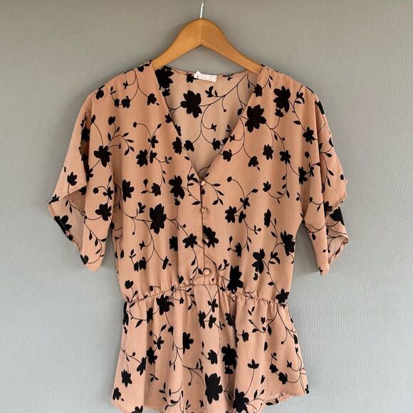 🎉5 for $45 🎉Sienna Sky Top Blouse Shirt Size S - Picture 2 of 7